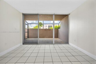 10525 SW 112th Ave in Miami, FL - Building Photo - Building Photo