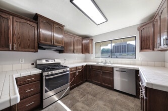 2800 S Real Rd in Bakersfield, CA - Building Photo - Building Photo