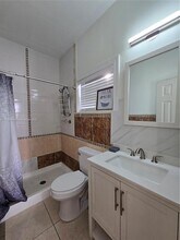 5712 Hollywood Blvd, Unit 3 in Hollywood, FL - Building Photo - Building Photo