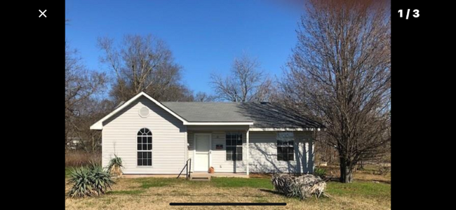 property at 1095 E Main St