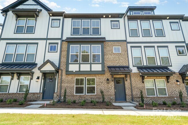5015 Westmead Ln in Charlotte, NC - Building Photo - Building Photo