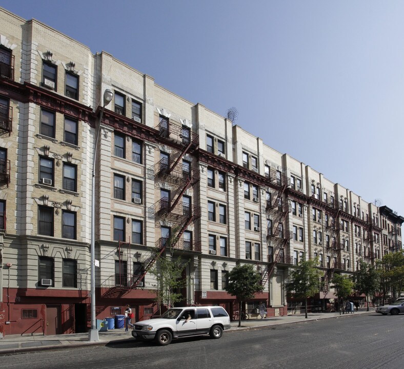 605-607 Metropolitan Ave in Brooklyn, NY - Foto de edificio