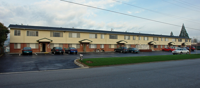 612-658 W Luellen Dr in Roseburg, OR - Foto de edificio - Building Photo