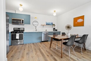 15432 Gault St in Los Angeles, CA - Building Photo