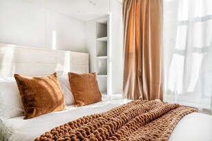 240 W 73rd St in New York, NY - Building Photo