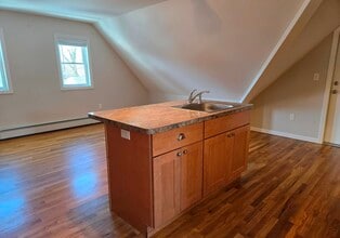 674 Main St in Branford, CT - Foto de edificio - Building Photo