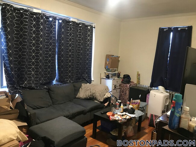 63 Fellsway W, Unit 18 in Medford, MA - Foto de edificio - Building Photo