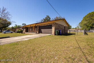 1620 Bay Cir E in Orange Park, FL - Building Photo - Building Photo