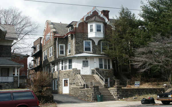 808 N 63rd St in Philadelphia, PA - Building Photo