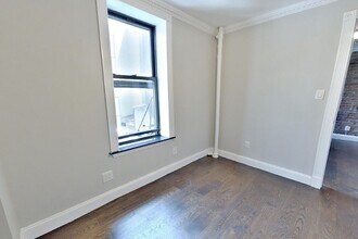 208 1st Ave., Unit 3 in New York, NY - Building Photo - Building Photo