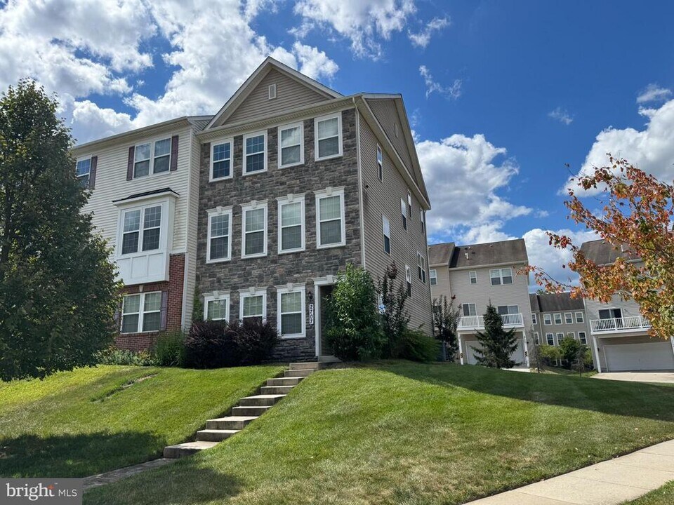 2707 Sunnyside Ln in Ellicott City, MD - Building Photo