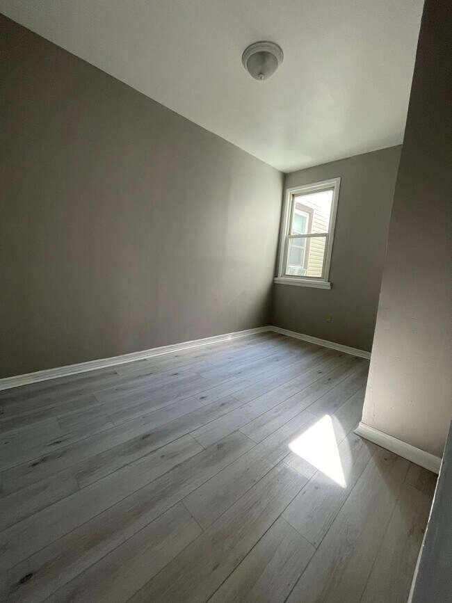 344 Virginia Ave, Unit 2F in Jersey City, NJ - Building Photo - Building Photo