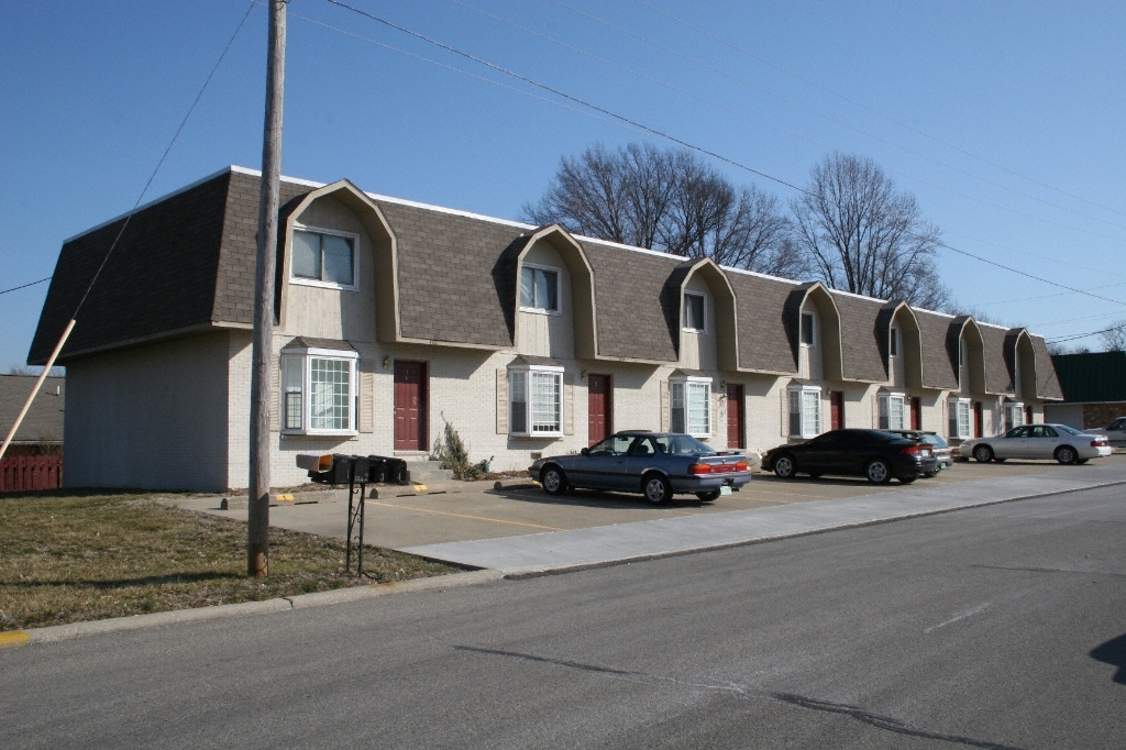 102 E 35th St in Jasper, IN - Building Photo