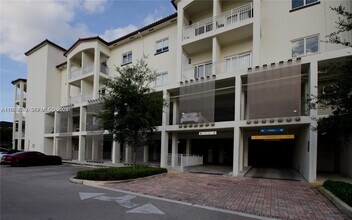 10950 NW 82nd St in Doral, FL - Foto de edificio - Building Photo