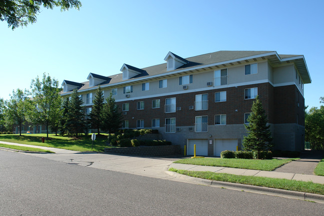 Crown Ridge in Minnetonka, MN - Foto de edificio - Building Photo