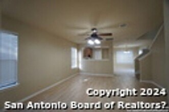 8119 Sandbar Point in San Antonio, TX - Building Photo - Building Photo
