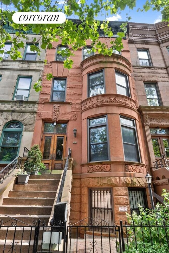 274 Hancock St