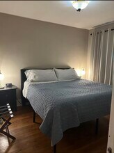 2428 Casmere St, Unit Apartment 1 in Hamtramck, MI - Foto de edificio - Building Photo