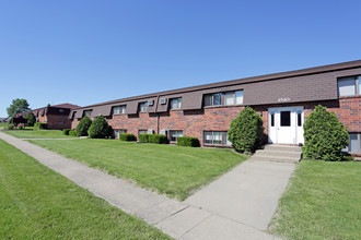 Stonewood Apartments in Marion, IA - Building Photo - Building Photo