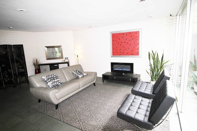 2511 St Charles Ave, Unit 403 in New Orleans, LA - Building Photo - Building Photo