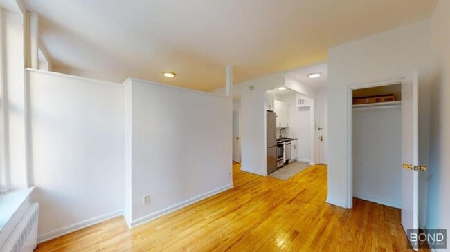 947 1st Ave in New York, NY - Building Photo - Building Photo