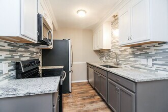 812 Lynne Ln in Burleson, TX - Building Photo - Building Photo