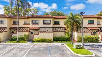 8858 NW 48th St in Sunrise, FL - Building Photo
