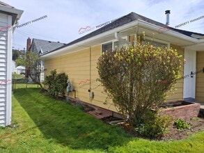 83 SW McFadden Ave in Chehalis, WA - Building Photo - Building Photo