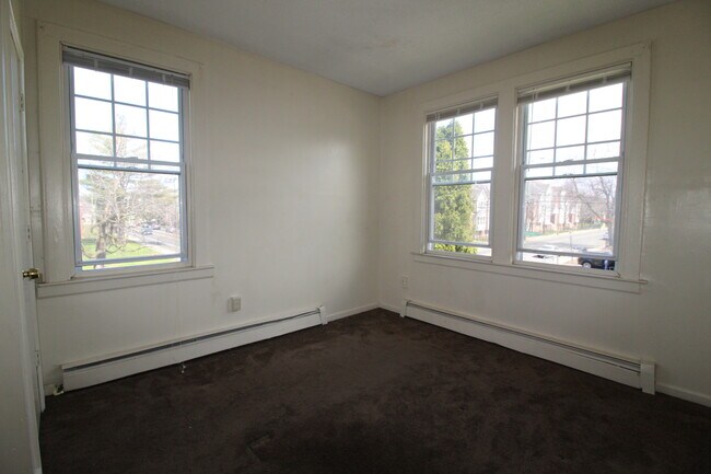 235 Collins St in Hartford, CT - Building Photo - Building Photo