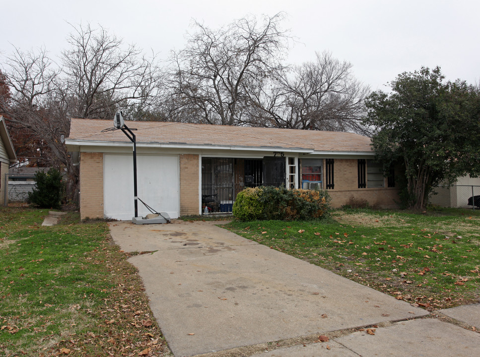 775 Ivywood Dr in Dallas, TX - Foto de edificio