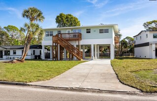 4869 Venetian Blvd NE in St. Petersburg, FL - Building Photo