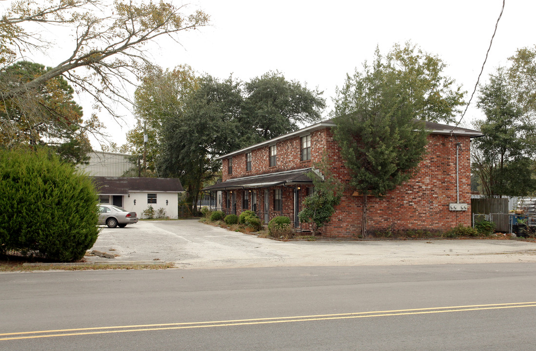 4013 W Montague Ave in North Charleston, SC - Building Photo