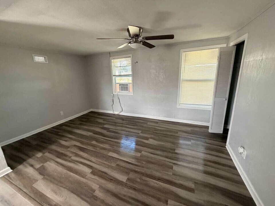 205 4th St in Ft. Myers, FL - Building Photo