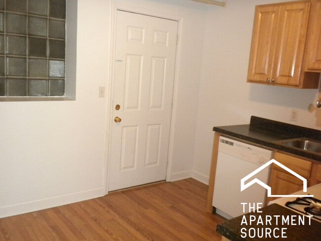 2455 N Spaulding Ave, Unit G in Chicago, IL - Building Photo - Building Photo