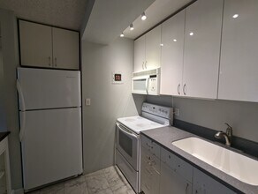 429 W Wellington Ave, Unit 13A in Chicago, IL - Foto de edificio - Building Photo