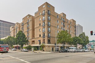 625 S Berendo St in Los Angeles, CA - Building Photo