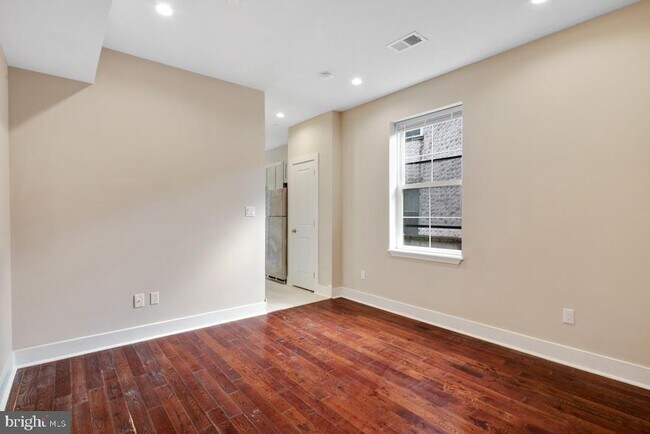 46 S 44th St-Unit -4 in Philadelphia, PA - Building Photo - Building Photo