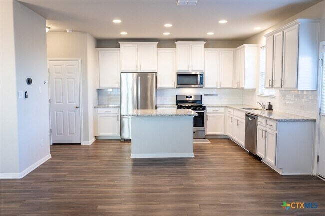 366 Silver Springs Bend in Niederwald, TX - Building Photo - Building Photo