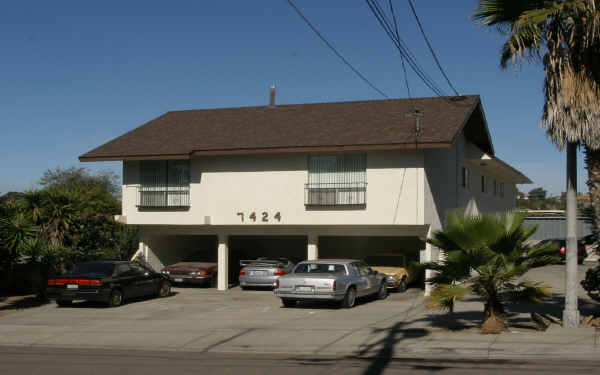 7424 Pacific Ave in Lemon Grove, CA - Building Photo - Building Photo