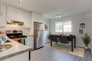Radisson Village III in Calgary, AB - Building Photo