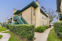 1516 Bay Area Blvd photo'