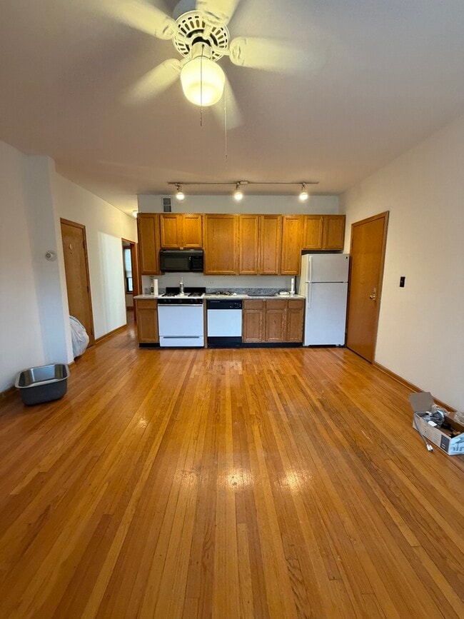 628 W Patterson Ave in Chicago, IL - Building Photo - Building Photo