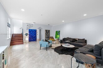 3049 Mary St in Miami, FL - Building Photo - Building Photo
