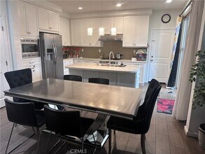 64 Emerald Clover in Irvine, CA - Foto de edificio - Building Photo