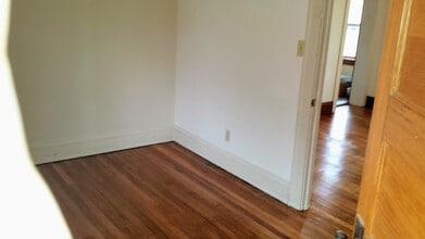 1973 W 44th St, Unit Second Floor in Cleveland, OH - Foto de edificio - Building Photo