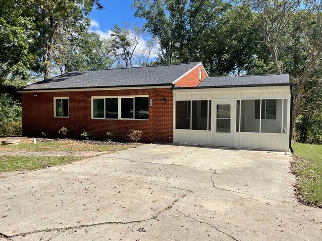 612 Crestview Church Rd in Asheboro, NC - Building Photo - Building Photo
