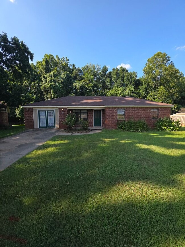 property at 30 Hammco Cir