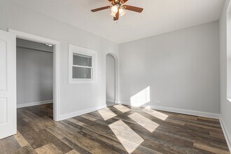 1608 W Sherwin Ave in Chicago, IL - Foto de edificio - Building Photo