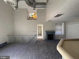 112 Grape St in Philadelphia, PA - Building Photo