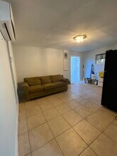 819 Rosalia Dr in Sanford, FL - Foto de edificio - Building Photo